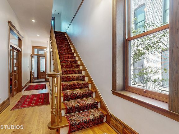 5th image of 1305 N Hoyne Ave