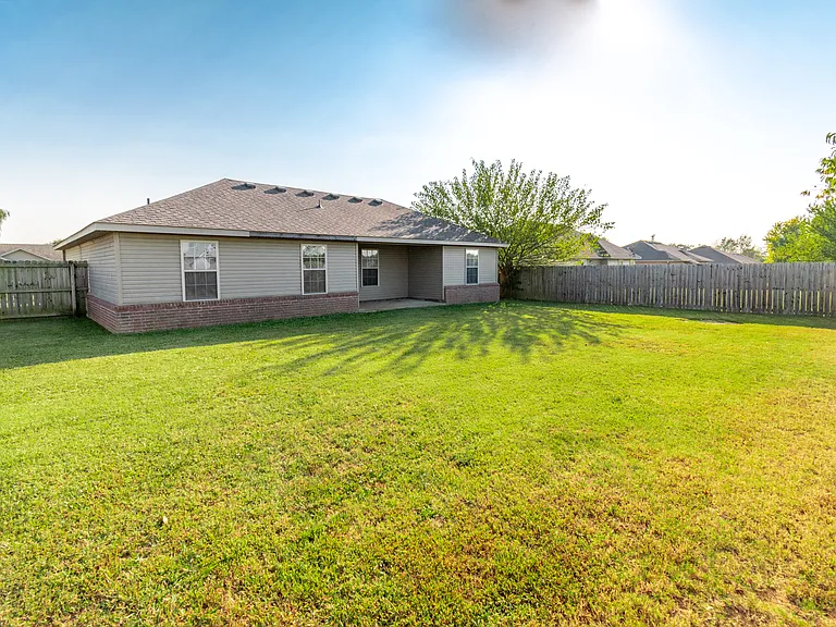 1014 Josie Kate Ln — Photo 9