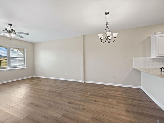 4th image of 17455 Berkshire Dr