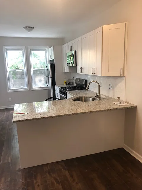 3 bed, 1.5 bath, 1302 sqft, $2,300 — Photo 2