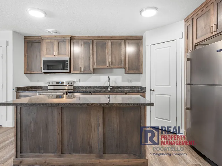 110 W Siphon Rd #10-BLD — Photo 3