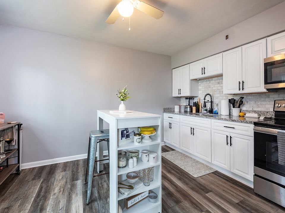 1st image of 4221 Brownway Ave #3