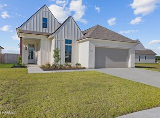 403 Queenstown Ave, Youngsville, LA 70592