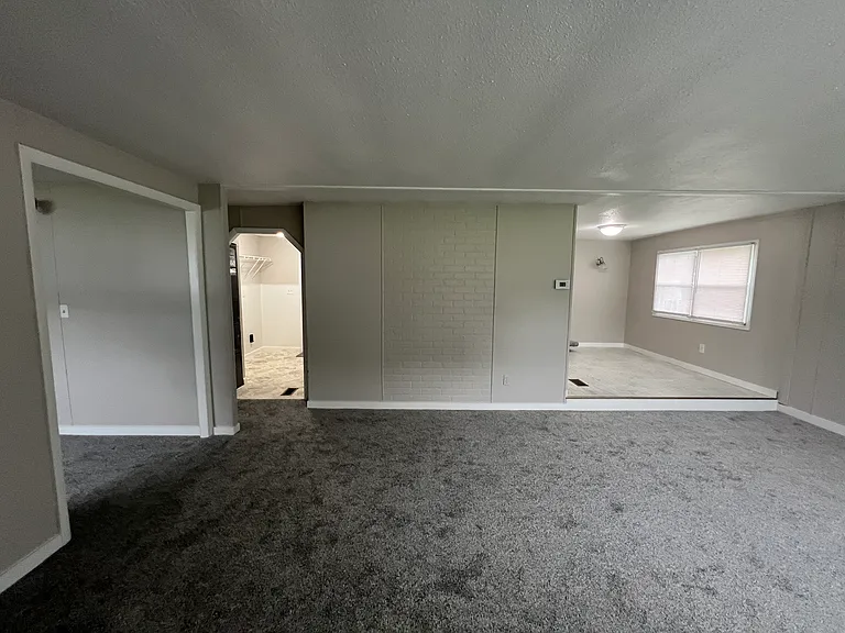 113 Speer Dr — Photo 3