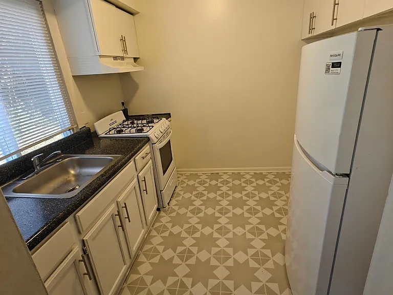 5220 Frankford Ave — Photo 9