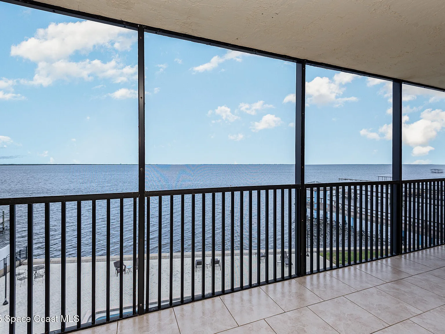 3 bed, 2.0 bath, 1968 sqft, $2,500 — Photo 1