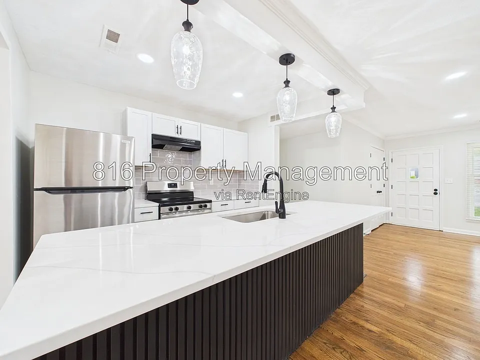 6420 W 81st Ter