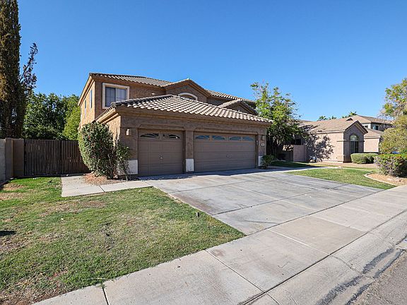 3rd image of 460 N Mammoth Way