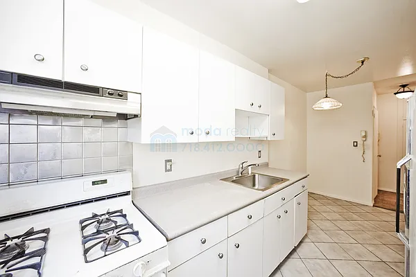 Sold by Moda Realty | media 6