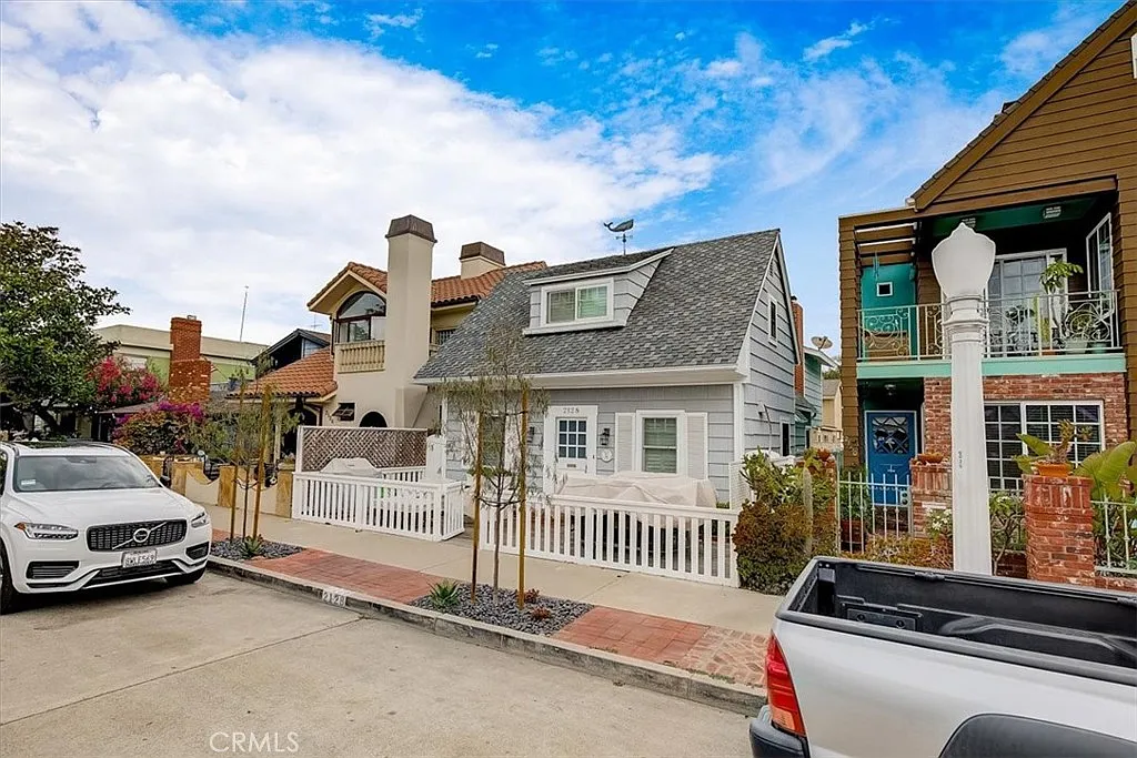 4 bed, 2.5 bath, 1984 sqft, $10,000 — Photo 1