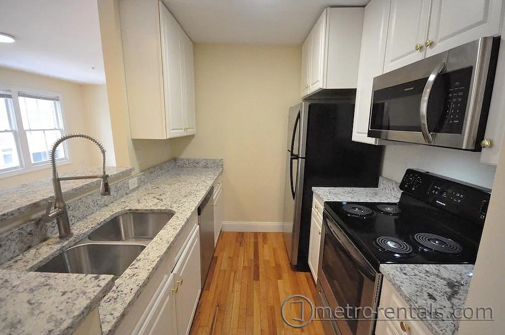 1 bed, 1.5 bath, 1250 sqft, $1,895 — Photo 4