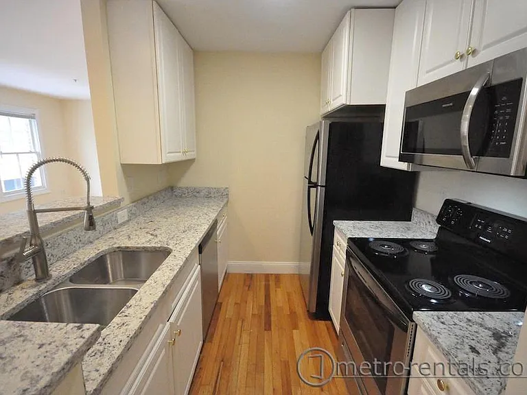 44 Warren St #44 — Photo 4