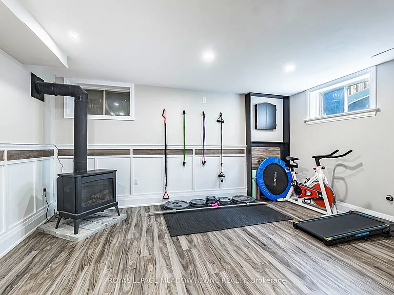 520 Pineview Gdns — Photo 21