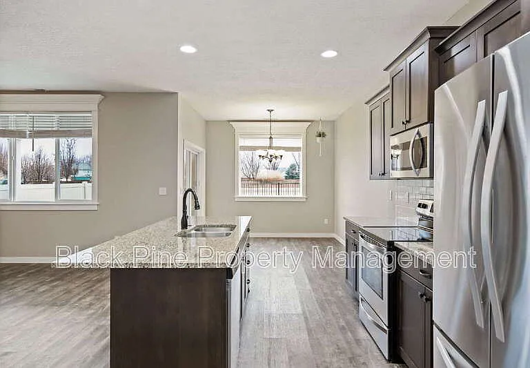 1873 N Justin Ave — Photo 12