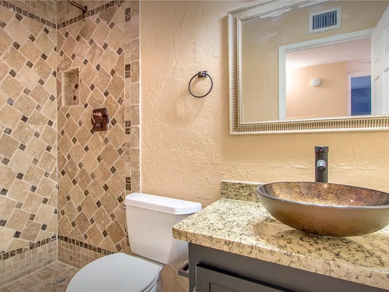 2448 W Freeway Ln — Photo 17