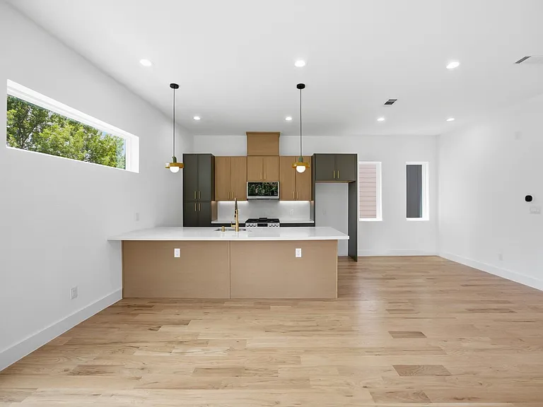 4605 Belmont Ave #202 — Photo 15