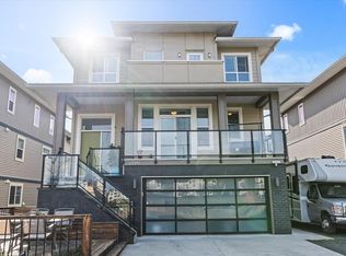 45582 Meadowbrook Dr, Chilliwack, BC V2P 0G6