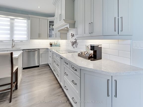 4th image of 224 Lakeshore Rd E