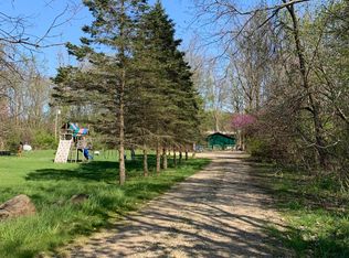 2624 E Riverside Rd, Buchanan, MI 49107