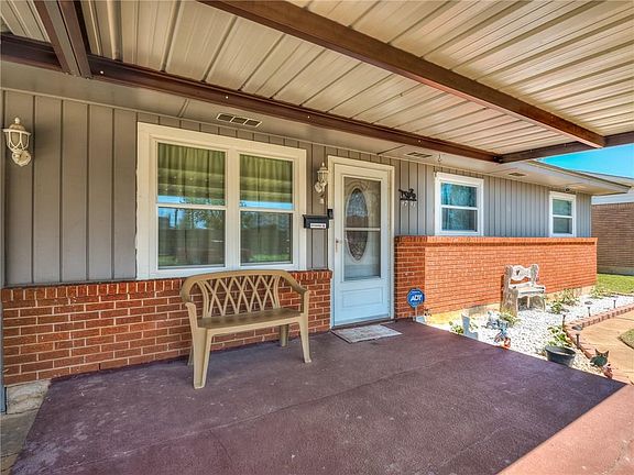 3rd image of 4741 SE 28th St