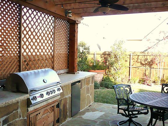 Outdoor Kitchen with Bull appliances