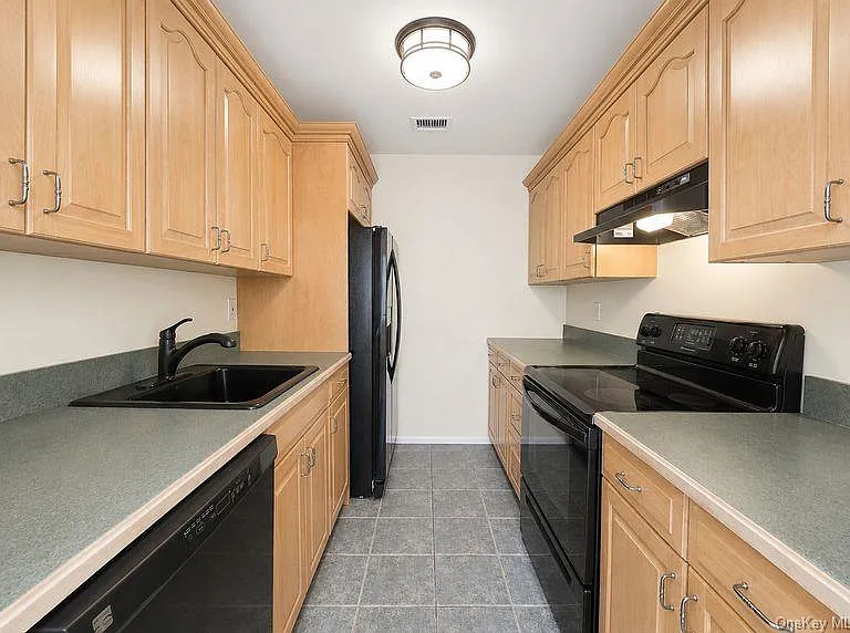 79 Birchwood Rd — Photo 12