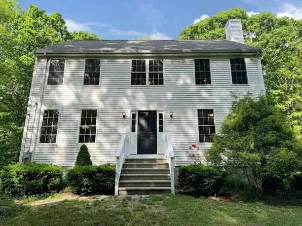 19 Orchard St, Blackstone, MA 01504