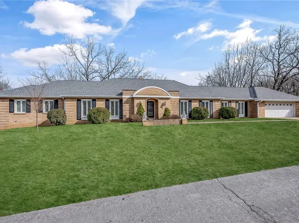 115 S Garrett St, Siloam Springs, AR 72761