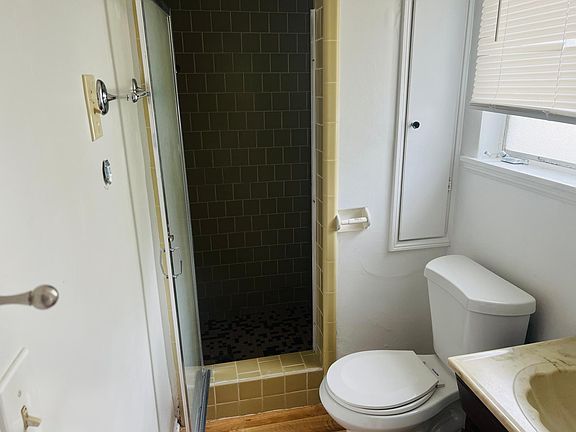 5th image of 8016 Grace Ave #B