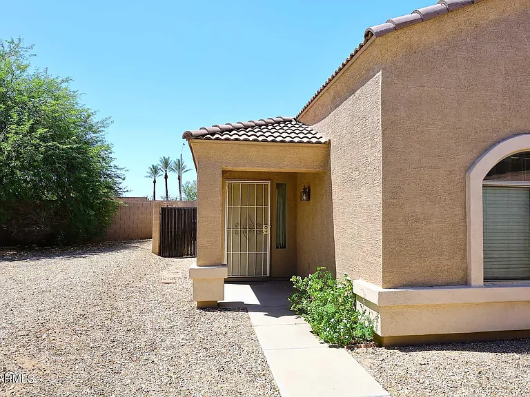 10945 W Loma Ln — Photo 33