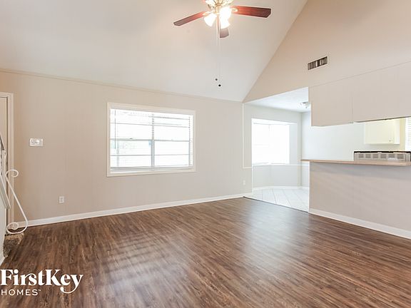 3rd image of 10827 Sagebluff Dr