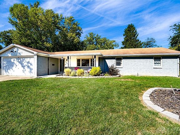 3rd image of 1049 Georgian Dr