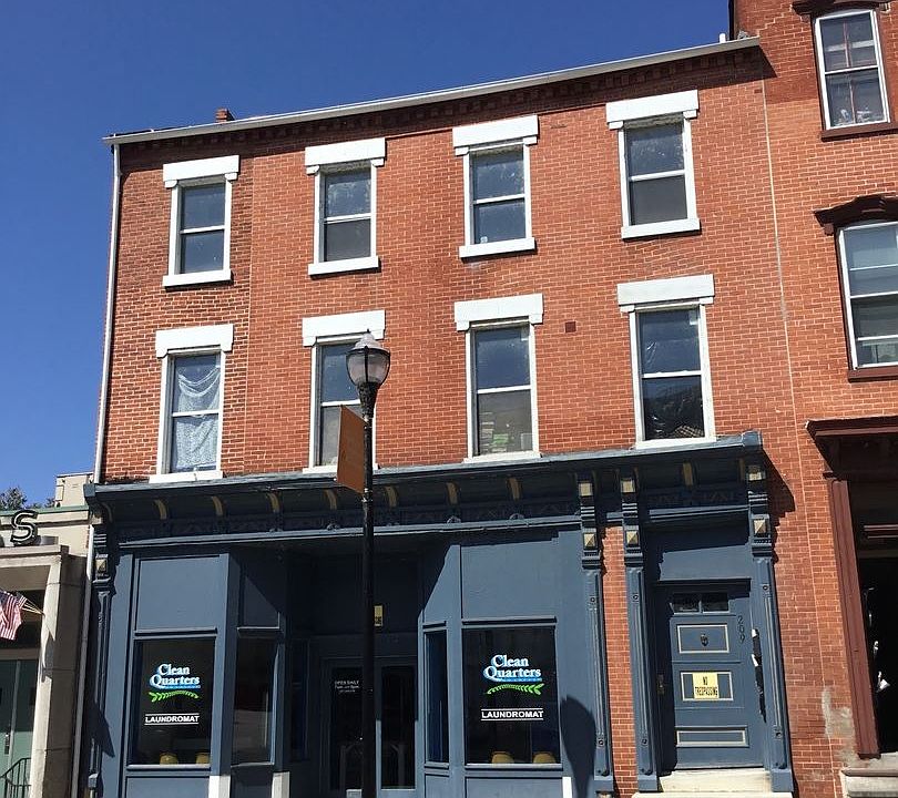 2nd image of 209 Locust St #3
