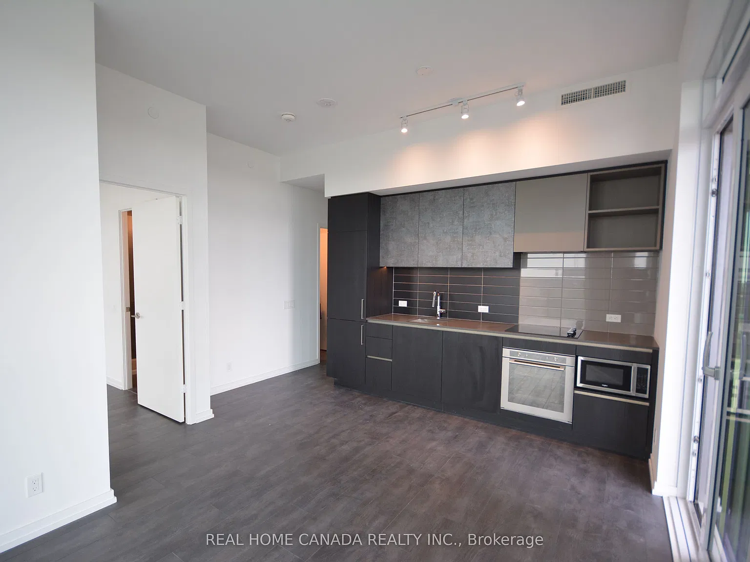 2 bed, $2,590 — Photo 4