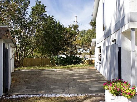 4th image of 2086 Los Lomas Dr