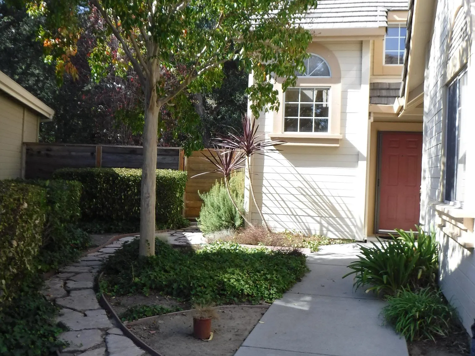 3 bed, 1652 sqft, $4,850 — Photo 2