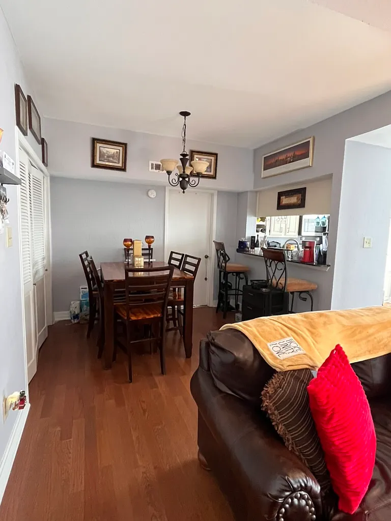 2 bed, 1125 sqft, $1,700 — Photo 1