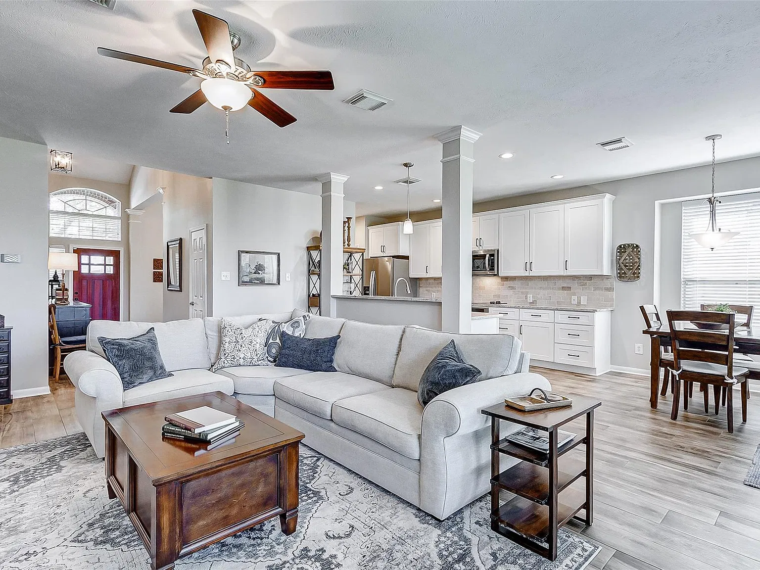 4 bed, 2.5 bath, 2709 sqft, $2,700 — Photo 2