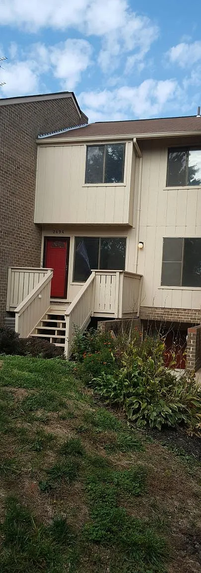 3 bed, 1.5 bath, 1132 sqft, $2,595 — Photo 1