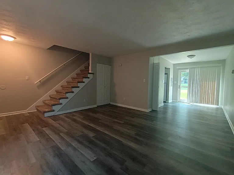 1202 E Walford Dr #11 — Photo 3