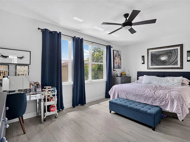 913 NW 135th Ave — Photo 15