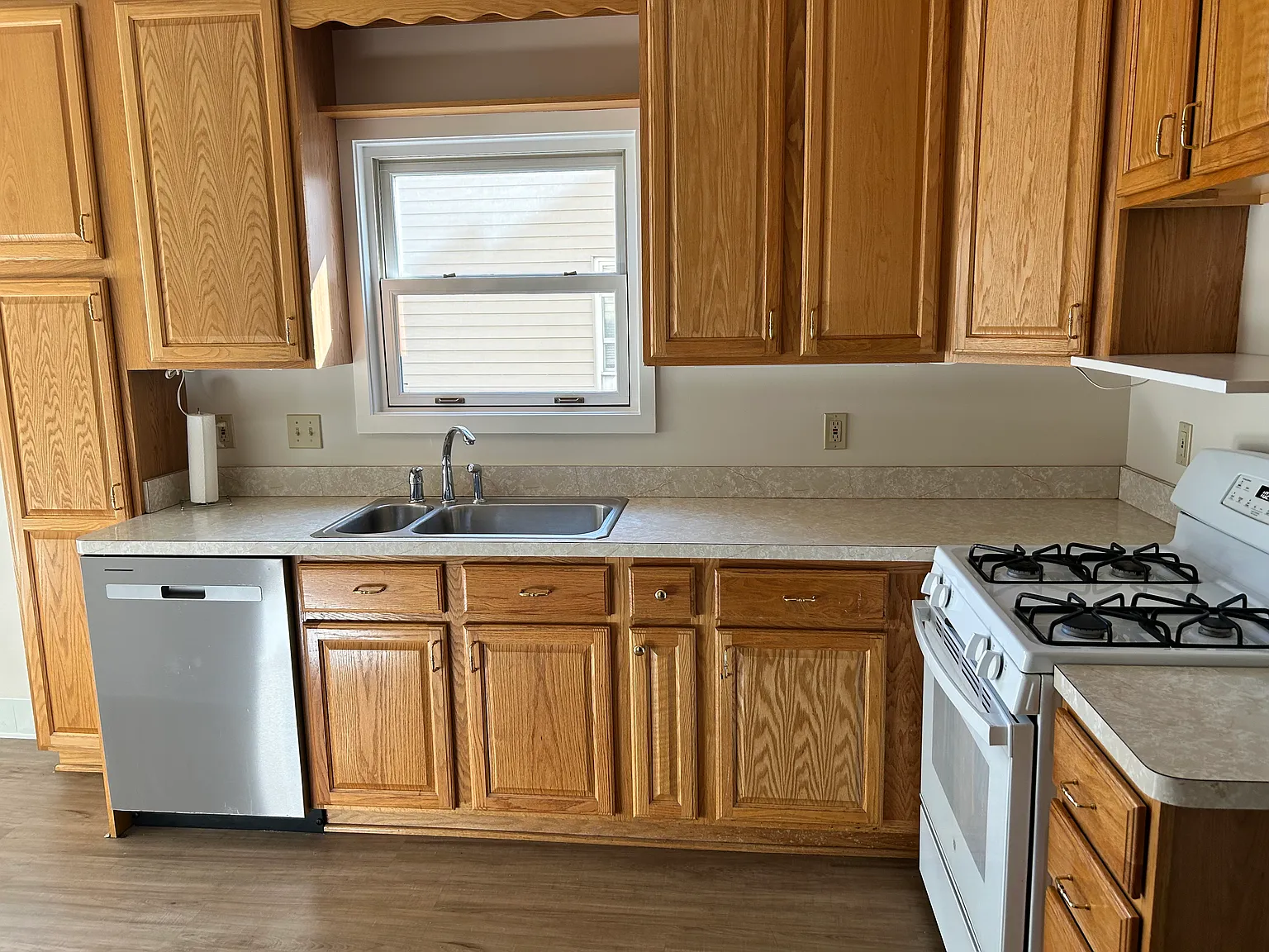 2 bed, 1350 sqft, $1,500 — Photo 4