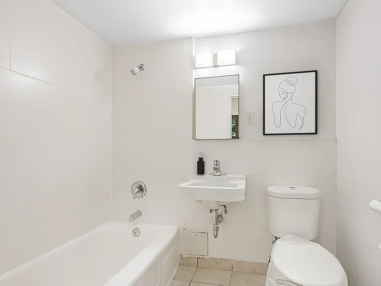 48 Grenoble Dr — Photo 9