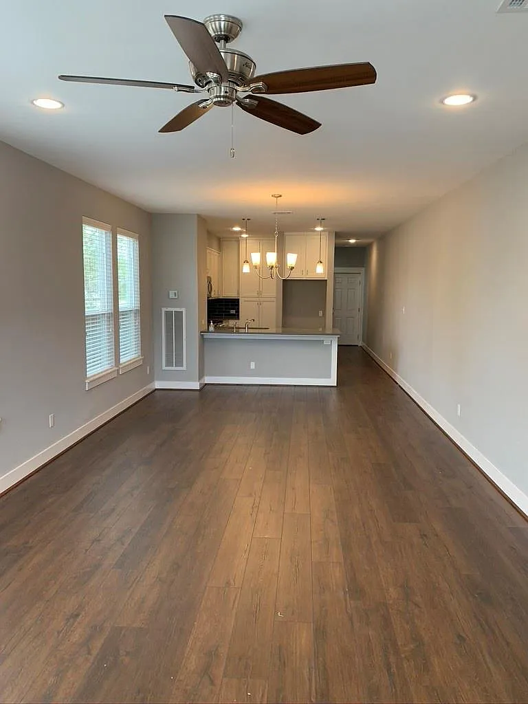 3 bed, 2.5 bath, 1500 sqft, $1,795 — Photo 4
