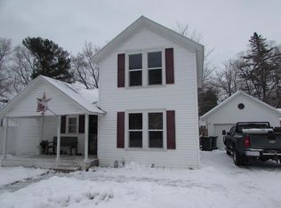 721 8th St, Waupaca, WI 54981