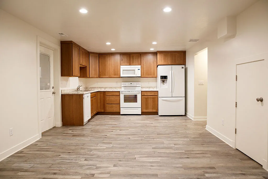 2 bed, 750 sqft, $1,500 — Photo 4