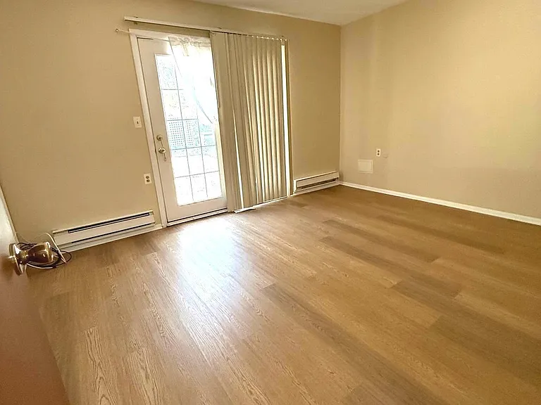 62 Kingston Way — Photo 14