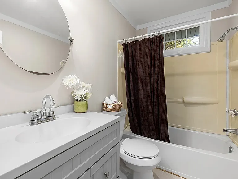 415 Bashford Rd — Photo 4