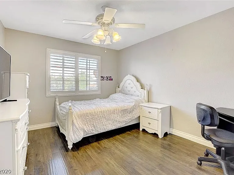 1941 Verbania Dr — Photo 18