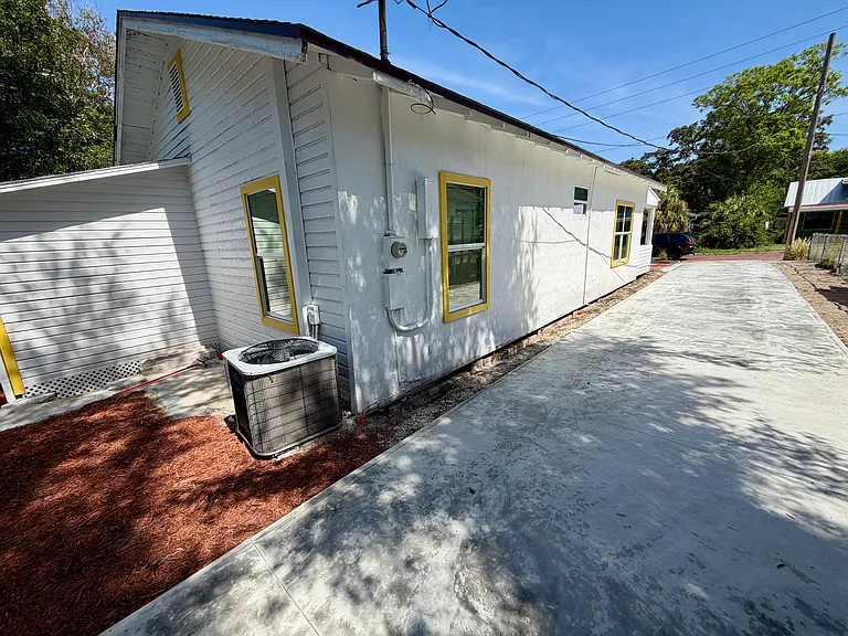 440 Cypress St — Photo 16